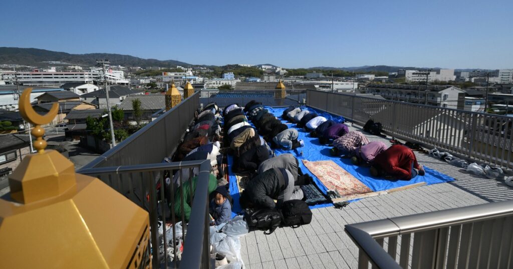 Mosque that started from renovated house in west Japan takes root in community