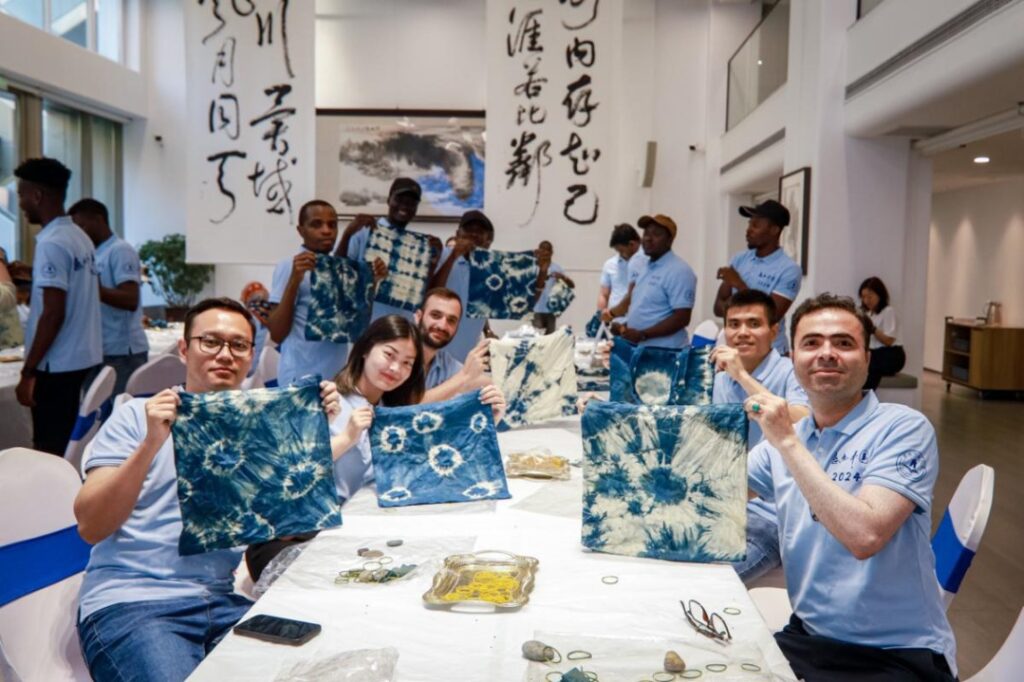 International students experience Dalian's historical, cultural heritage