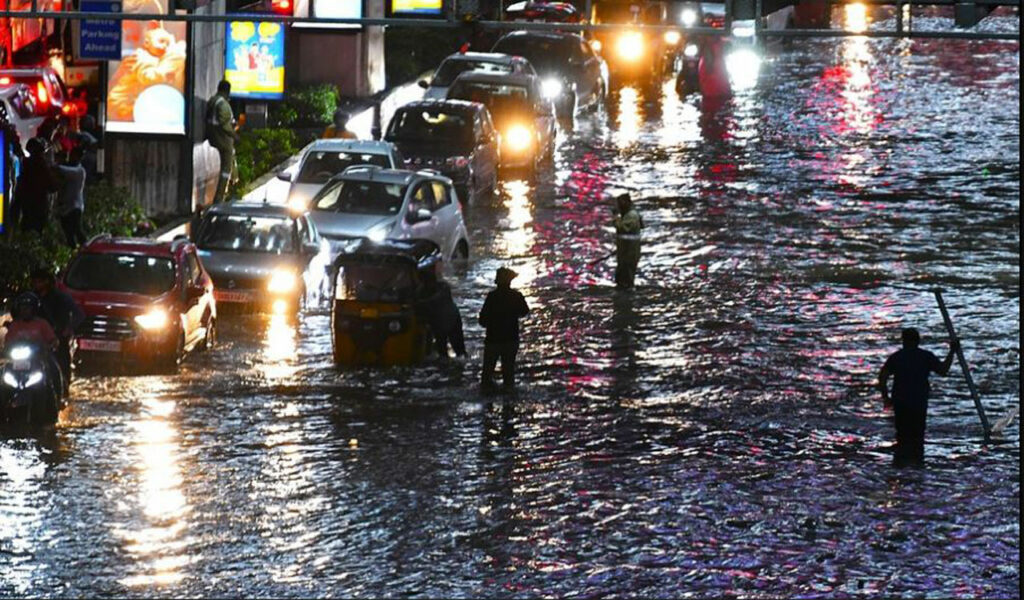 Extremely heavy rains drench Telangana overnight, more showers in store-Telangana Today