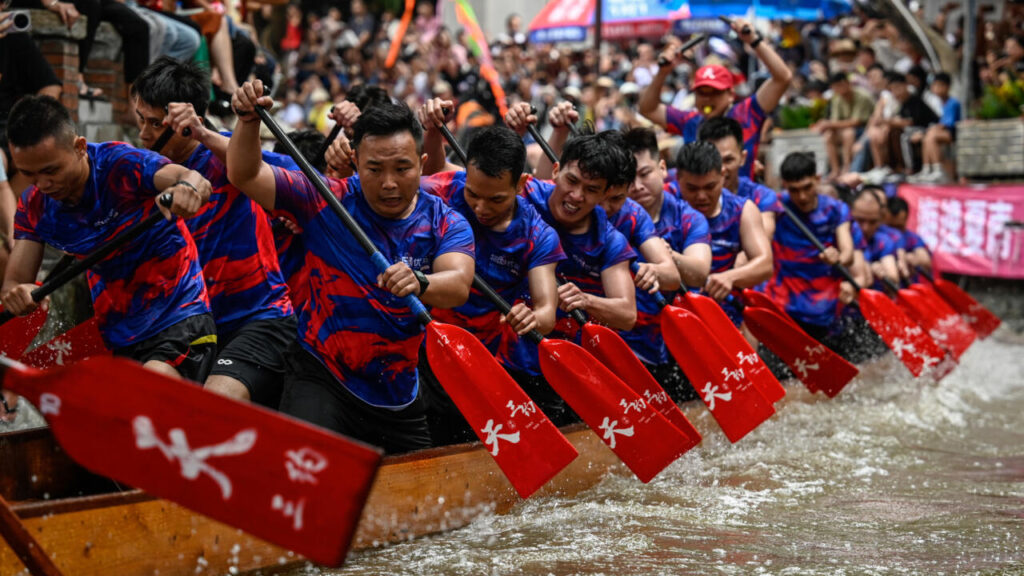 South China's 'fast and furious' Dragon Boat racing turns heads