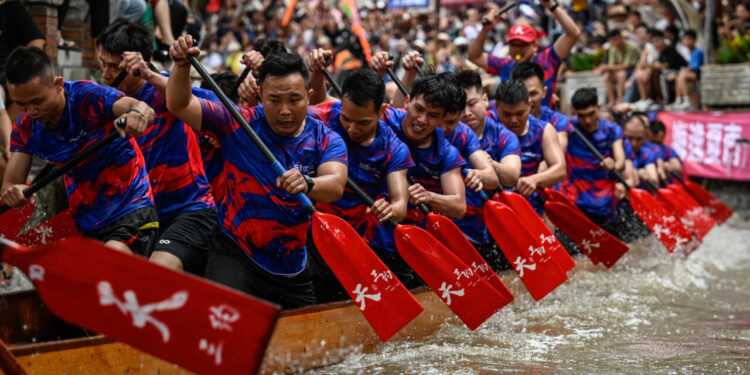 South China's 'fast and furious' Dragon Boat racing turns heads