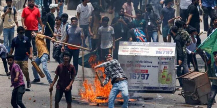 Nearly 1,000 Indians return from violence-hit Bangladesh: MEA | Latest News India