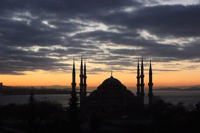 Snowfall grips Istanbul, causing flight cancellations and delays – Türkiye Today