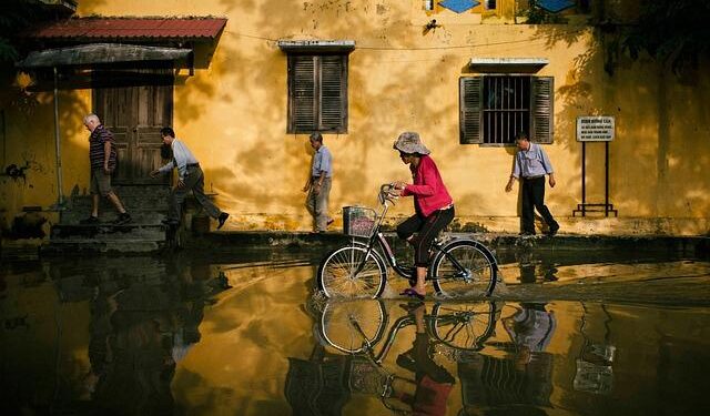 Heavy rain floods Bogota, trapping vehicles and people, Colombia – The Watchers