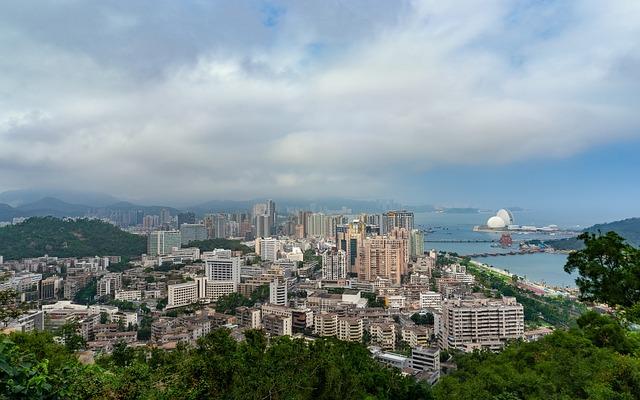 The Fast and Furious Dragon Boat Races in Guangdong – The World of Chinese