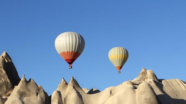 Passenger ⁢Experiences: What⁣ to expect on Bumpy ⁢Flights