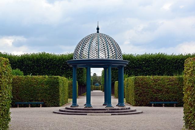 Exploring the Architectural Significance of the Pavilion's Lakefront Location