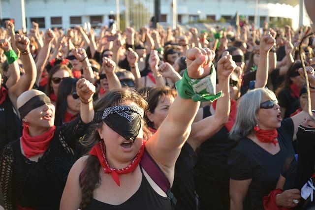 Protesters block Tel Aviv ​highway, demanding Israel ‘not endanger’ hostage deal⁣ - The Times of Israel