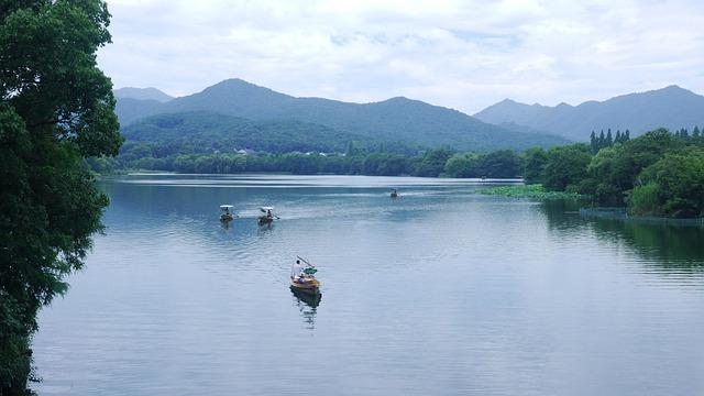 Top Spots ‍for photos: ​Capturing the Essence of Spring at​ West Lake