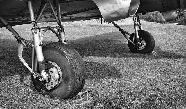 Right main landing gear collapsed on impact in fiery Toronto plane crash: Preliminary report – ABC News
