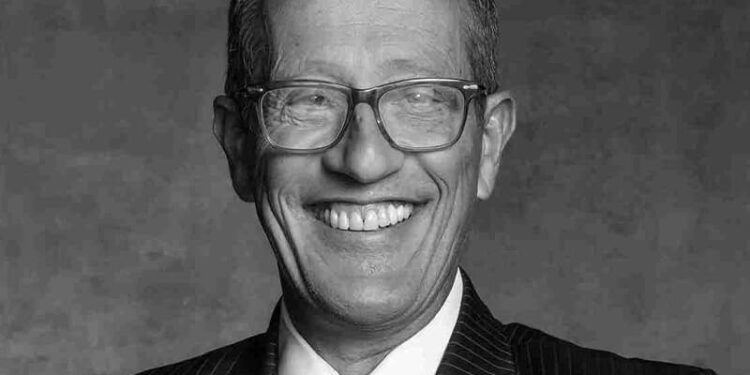 Richard Quest Explores Manila! – CNN International