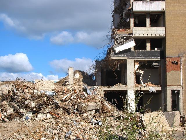 High Court Ruling on Demolition of Properties: Legal⁢ Precedents ​and Implications