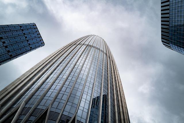Strategies for Companies: Attracting‍ and‍ Retaining Talent ⁣Amidst the Competition