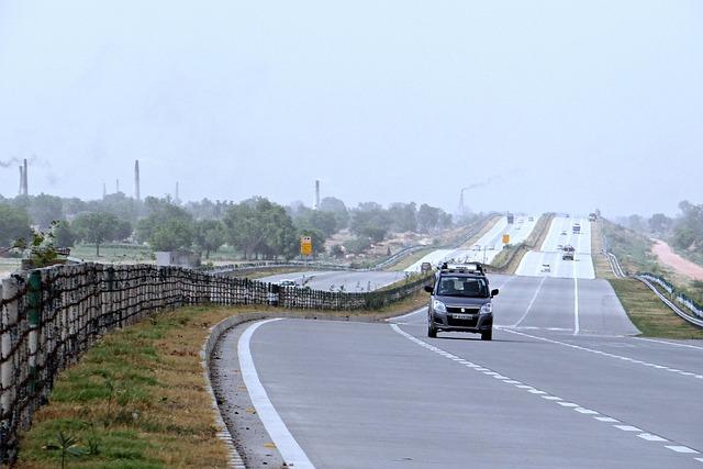 Safety Recommendations for Two-Wheeler Riders Navigating Highways