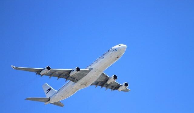 Chinese couple kicked off plane in Kuala Lumpur for causing commotion – The Independent