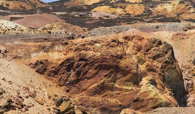 Power outage hits swaths of Chile, from largest copper mine to Santiago streets – MSN