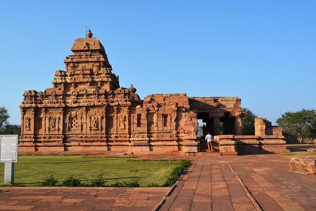 Tragedy Strikes as 100-Foot ‌Chariot Topples at‌ Bengaluru‍ Temple Festival