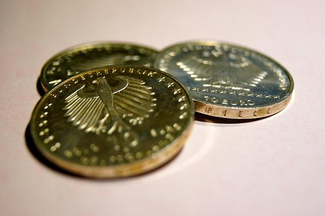 The implications of Deflation: Risks for Consumers and Businesses