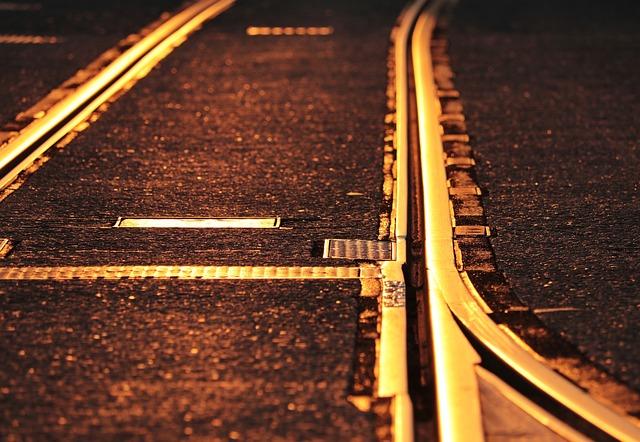 Recommending Solutions to Enhance Commuting in Congested Urban Areas