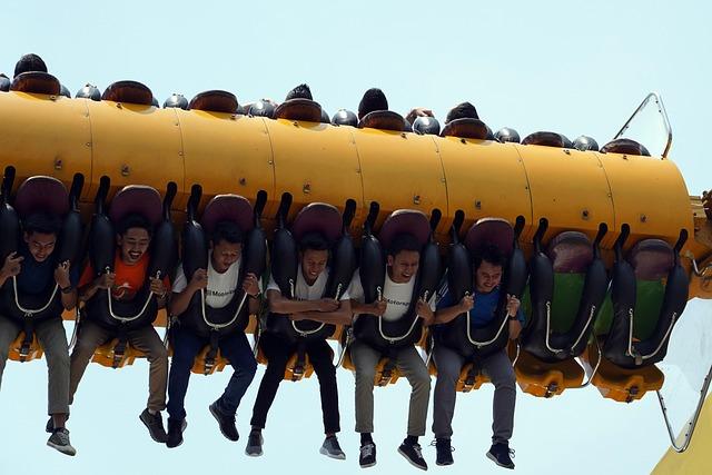 World's largest ice-and-snow theme park opens on Winter Solstice in China's 'city of ice' - China Daily