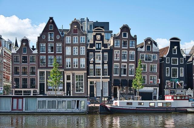 This 17th-Century Amsterdam Canal House Is Unbelievably Gorgeous and Cozy – Apartment Therapy