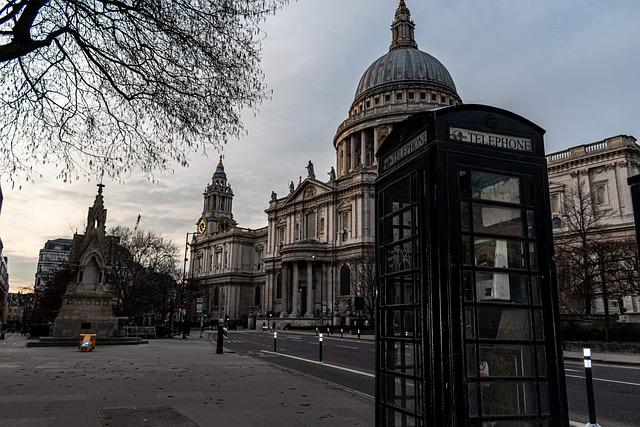 London’s FTSE 100 treads water ahead of US and UK rate decisions – MSN