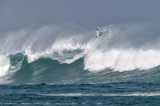 Search and Recovery Efforts Continue for‍ Missing ⁤Surfer Steven Payne