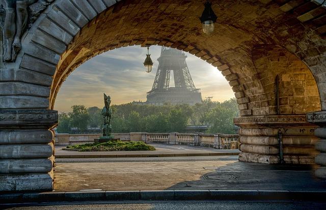 Navigating Paris: Essential Tips for First-time Visitors