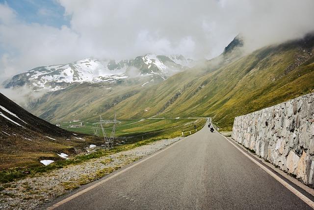 Must-Visit Routes for Adventurers: From Coastal Highways to Andean Passes