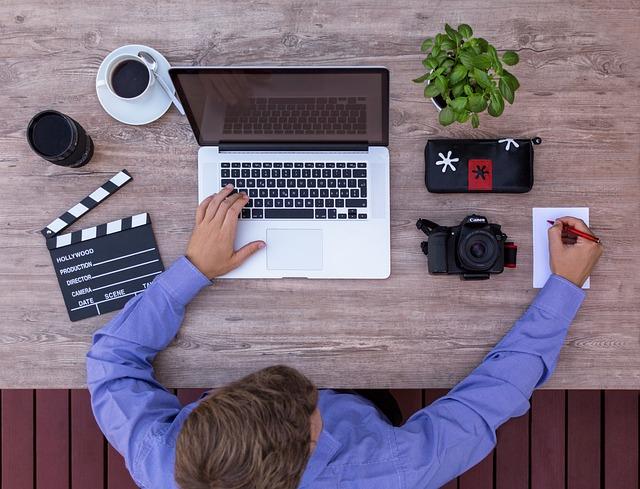 Understanding the Culture of Live Streaming and Its Risks