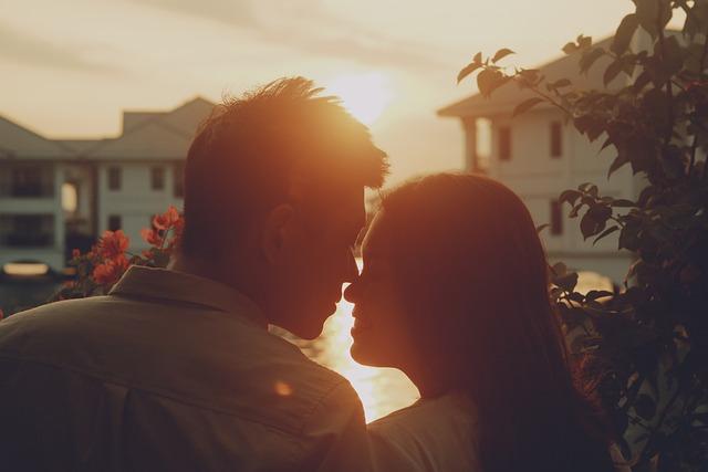 Victim Experiences Highlight Red Flags in Online Dating Interactions