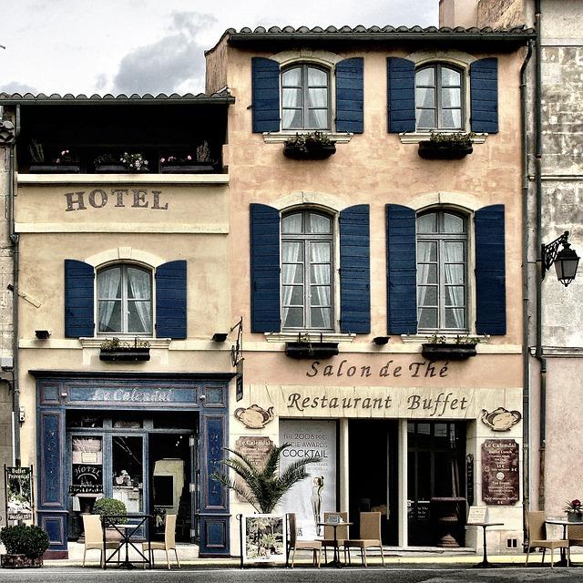 Charming Boutique Hotels that Capture the Essence of⁢ Rome