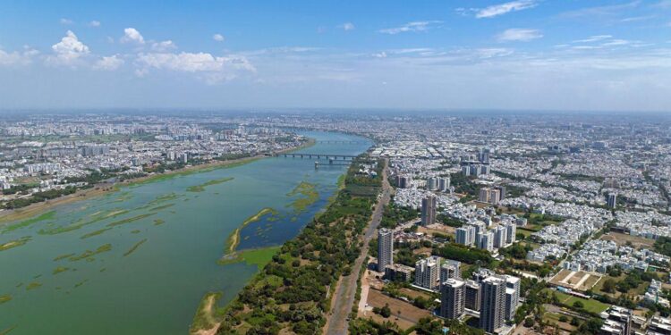 Surat showcases LGDs to global buyers at GJEPC event – Times of India
