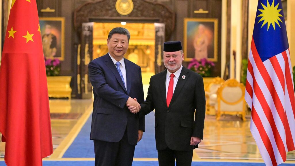 Xi Jinping’s Vietnam trip aiming to ‘screw’ US, Trump says – France 24