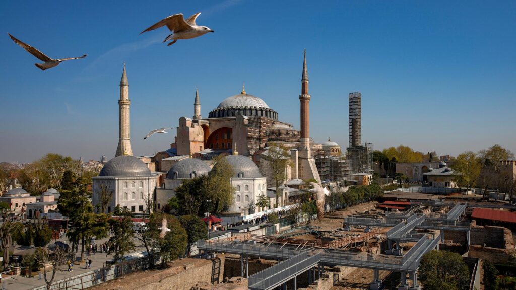 Turkey: Istanbul hit by 6.2 magnitude earthquake – Middle East Eye