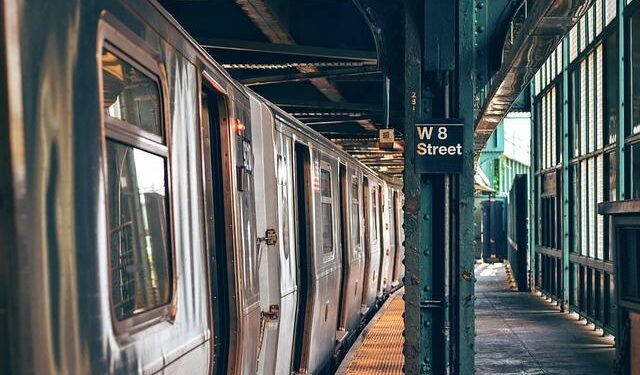 No more ‘subway spaghetti’! New Yorkers adjust to first new transit map in 50 years – The Guardian