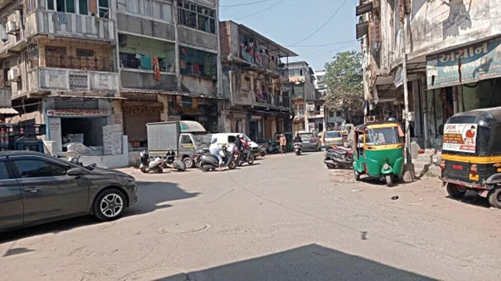 Salabatpura police arrest 2 for extortion bid on scrap dealer – Times of India