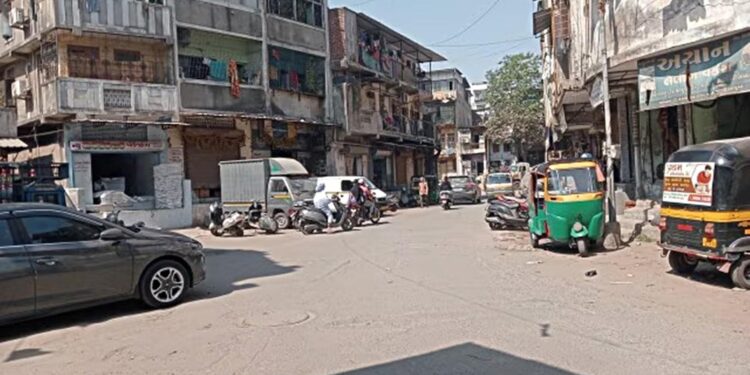 Salabatpura police arrest 2 for extortion bid on scrap dealer – Times of India