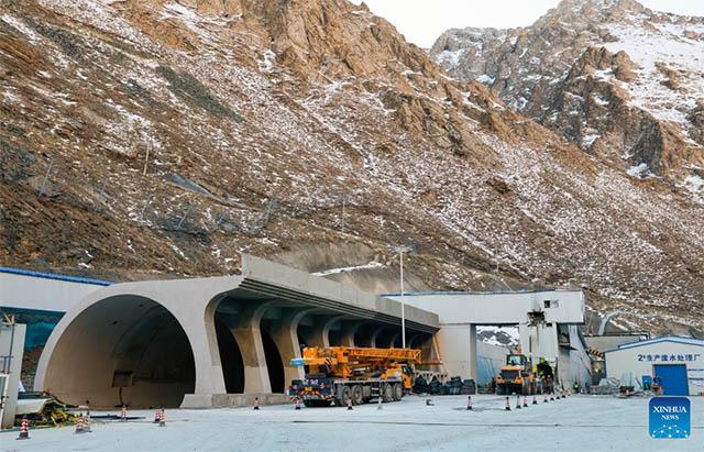 World’s longest expressway tunnel completed in NW China’s Xinjiang – People’s Daily Online