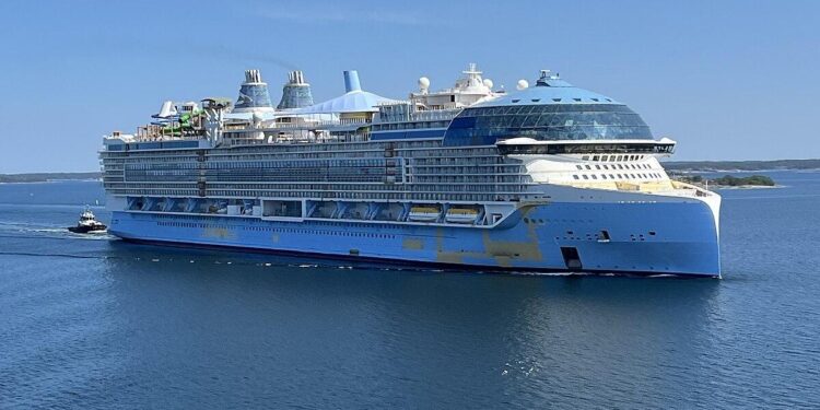 China’s first homegrown large cruise ship debuts in Qingdao – Xinhua