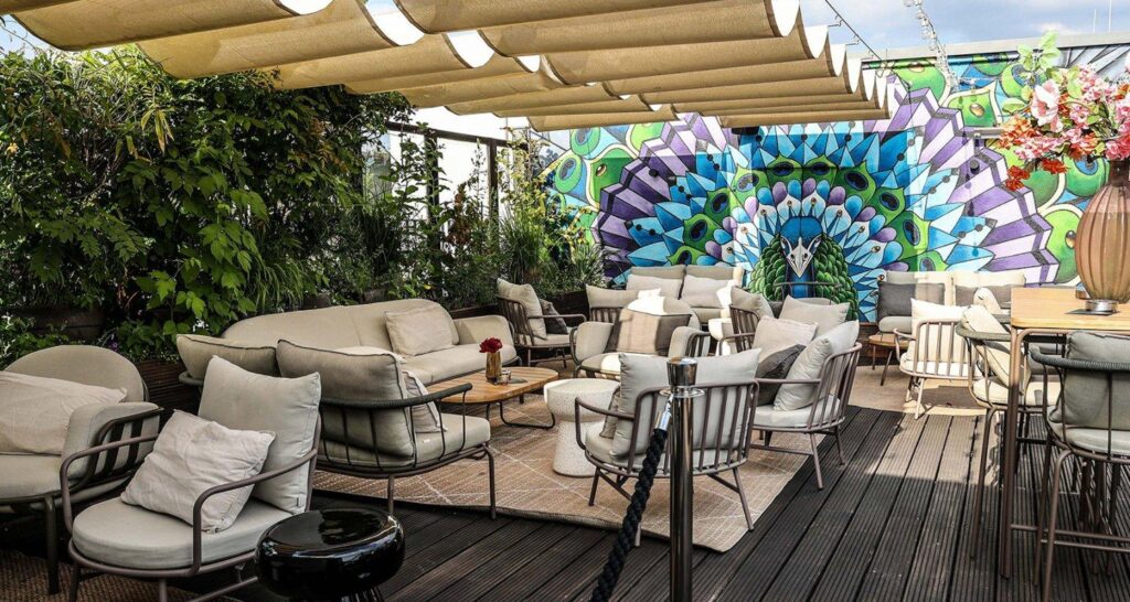 Civic body razes ‘illegal’ portions of popular rooftop hangout on Park Street – Telegraph India