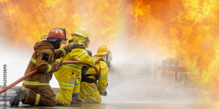 More than 100 firefighters battle blazes on South Africa’s Table Mountain in Cape Town – AP News