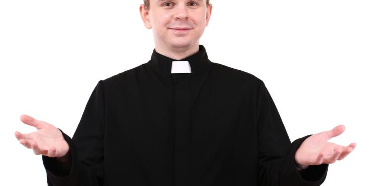 Russian priest arrested at church for 2014 photo with Ukrainian flag – Meduza