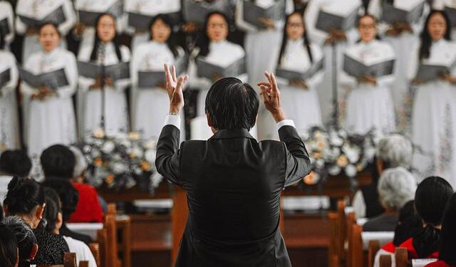 Tabernacle Choir plays before thousands at National Stadium in Lima, Peru – KSL News