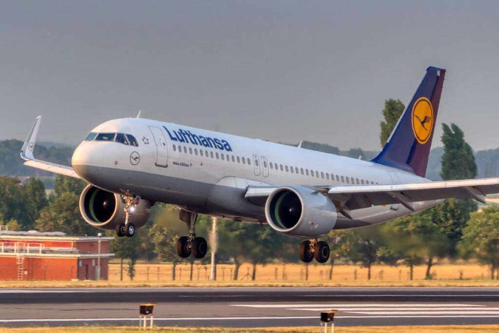 Incident: Shenzhen A20N at Shijiazhuang on Oct 18th 2024, smoke in cabin – The Aviation Herald