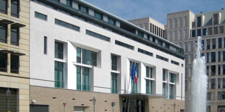 France vows reprisal if Algeria expels French embassy staff – DW