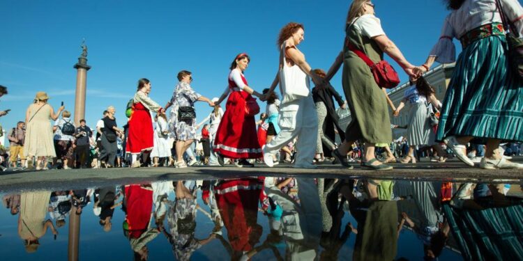 “Russian Circle Dance” int’l festival held in St. Petersburg – Xinhua