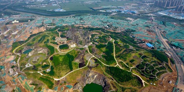 Woniu Mountain recovered by plants after over-exploitation – Xinhua | English.news.cn – 新华网