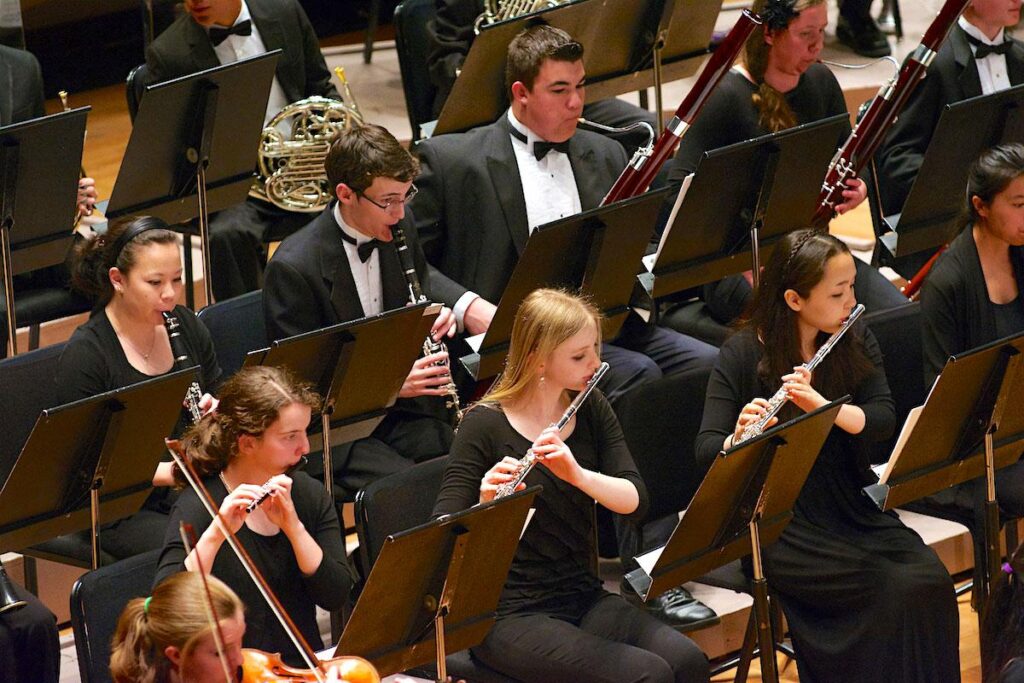 Feature: U.S. youth orchestra performs traditional Chinese music in N China – Xinhua