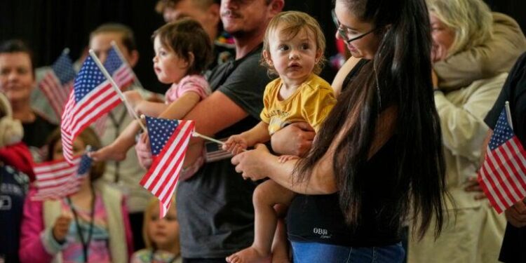 White South Africans Granted Refugee Status by Trump Leave for U.S. – The New York Times
